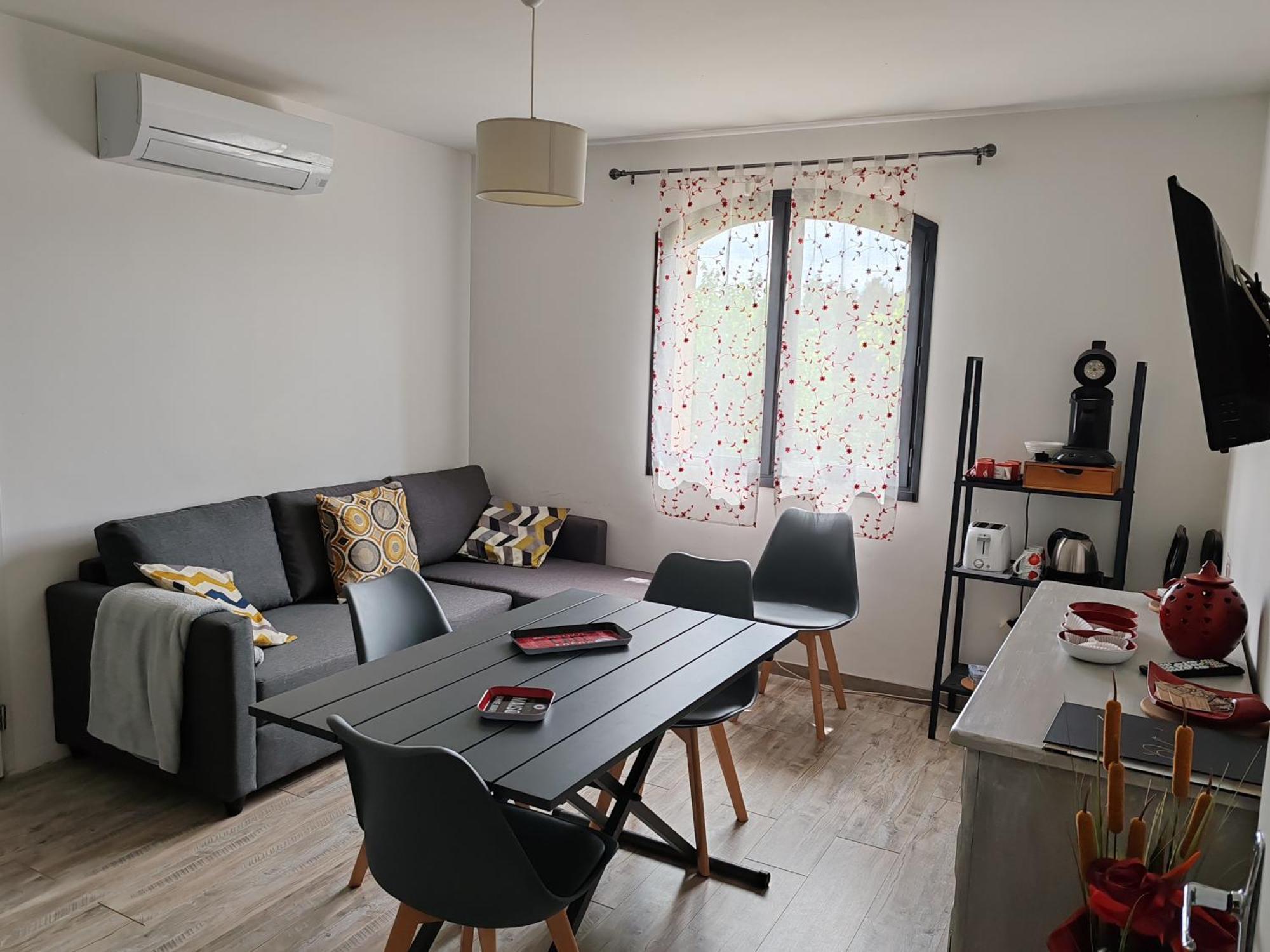 Les Chataigniers Meuble Apartment